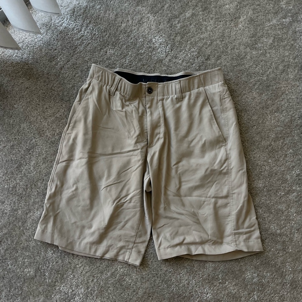 Men’s khaki gold shorts under armour